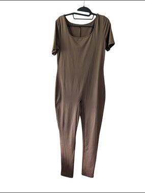 Stretch Short Sleeve Jumpsuit in Taupe HYZ